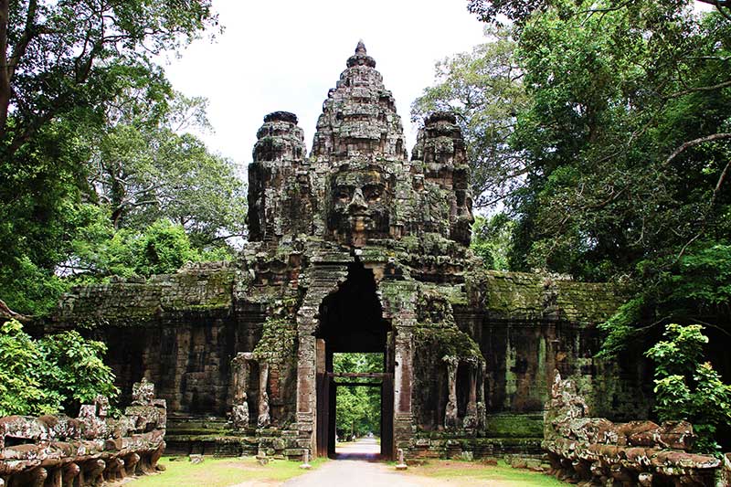 Capture the authentic charm of Angkor Thom’s safe cultural scene
